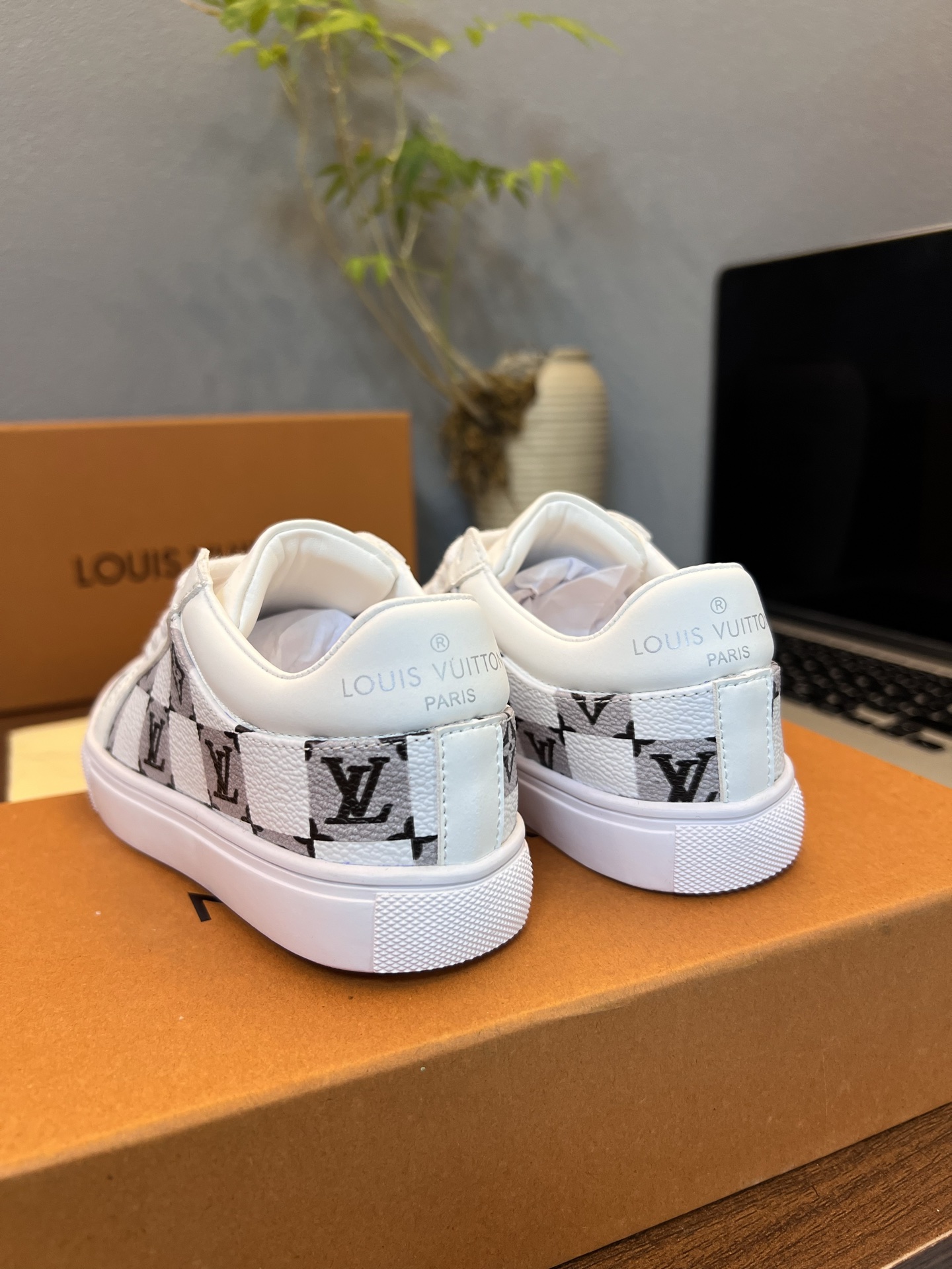 Children's shoes child